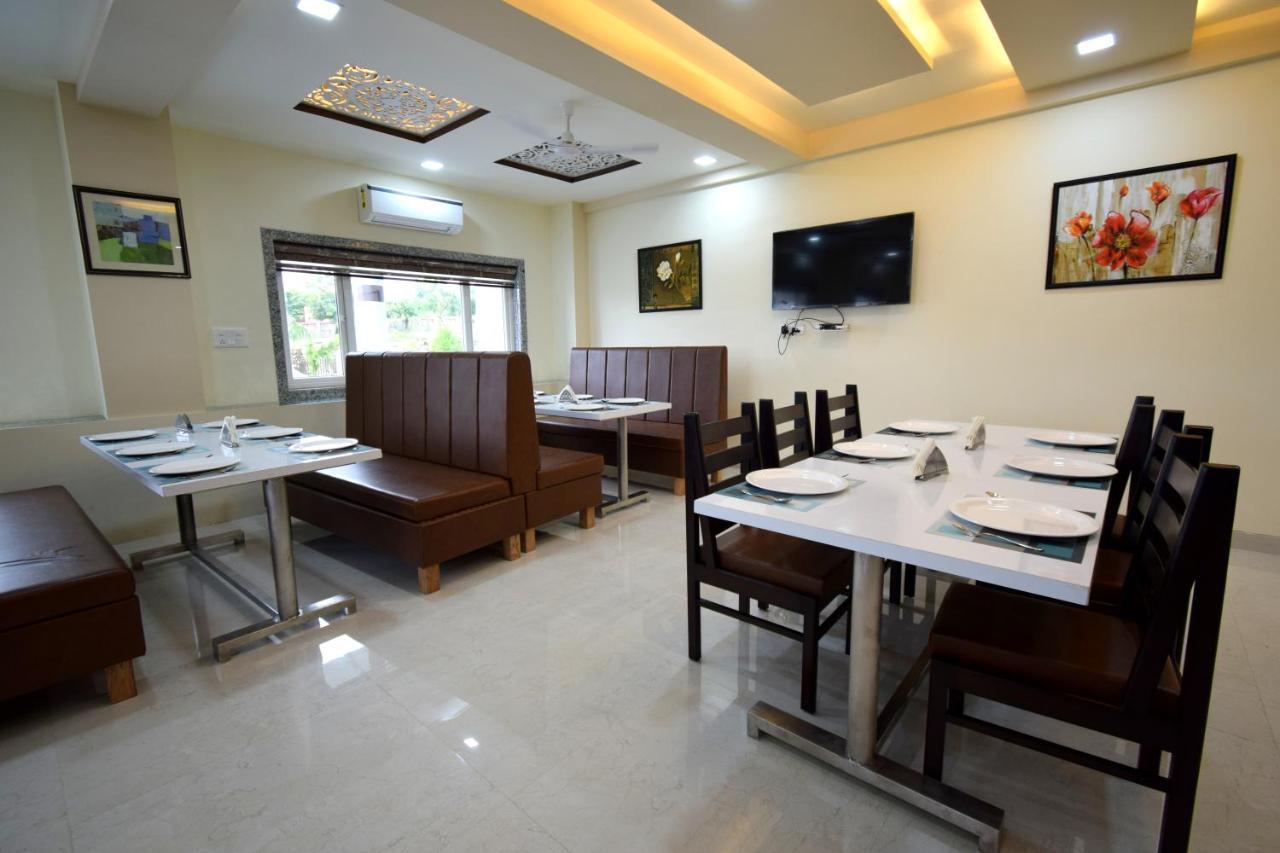 The Sky Imperial- Hotel Gopal Darshan Nathdwara Exterior photo