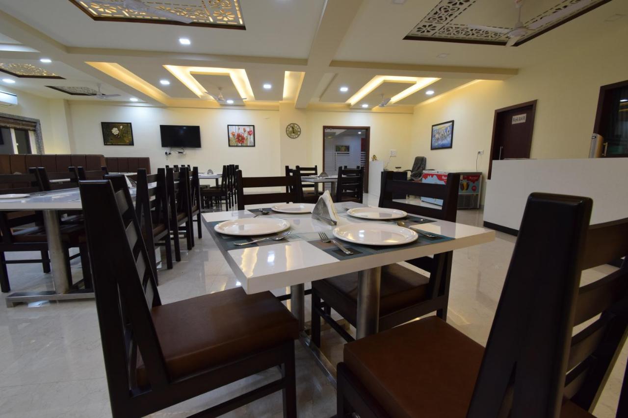 The Sky Imperial- Hotel Gopal Darshan Nathdwara Exterior photo
