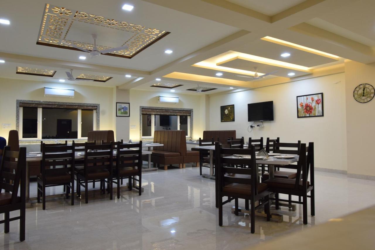 The Sky Imperial- Hotel Gopal Darshan Nathdwara Exterior photo